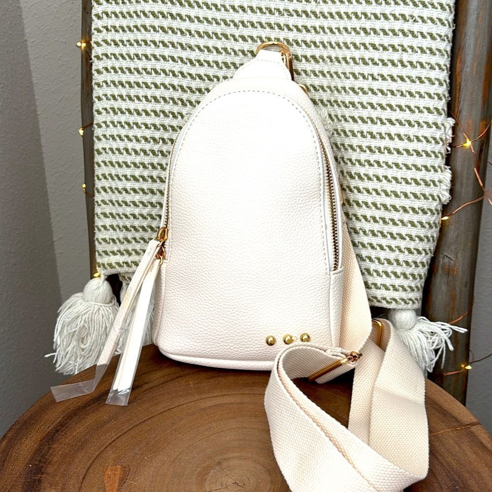 Pretty Simple Adventure Awaits Sling Bag/Cream - Picture 6 of 8